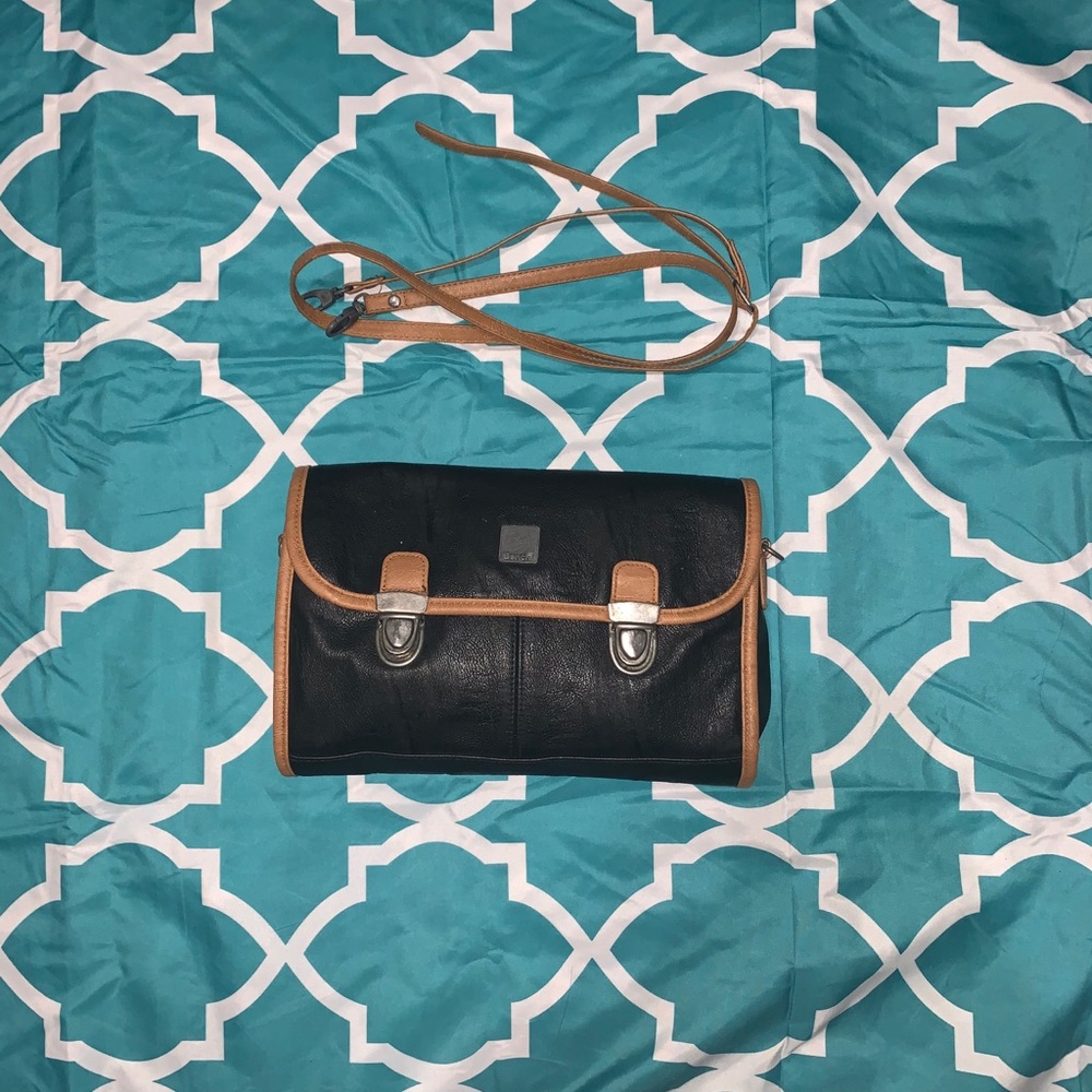 ‼️DEAL‼️ Bench - Crossbody bag